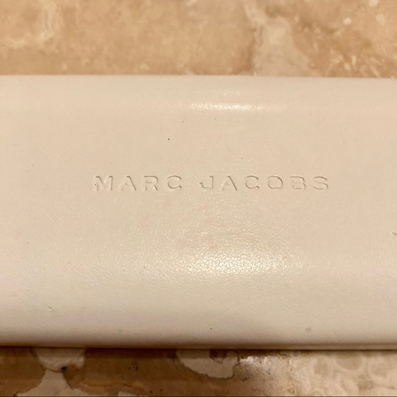 Marc Jacobs Sunglasses Case White/Black Interior - Picture 4 of 6